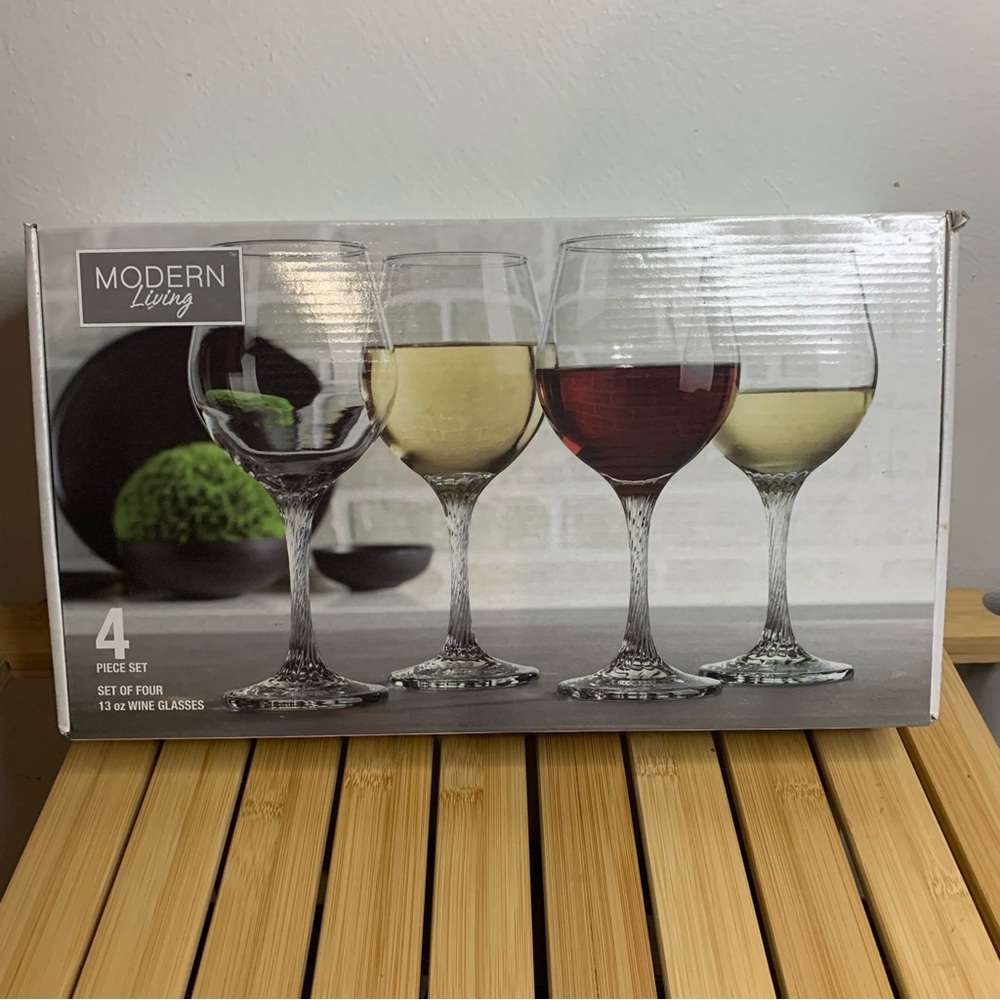 Modern living 4 piece set 13 ounce wine glasses New
